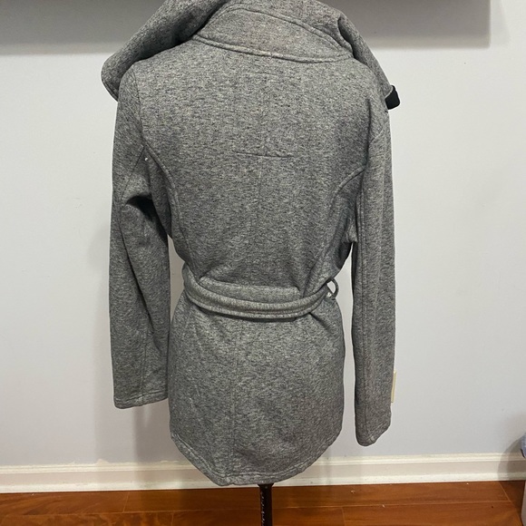 Wrap around winter coat. - Picture 5 of 8